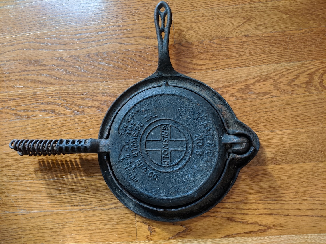 Vintage American Griswold No.8 Cast Iron Waffle Maker Etsy