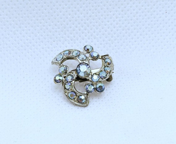 Mid Century Blue Rhinestone Pin Brooch Small Desi… - image 1