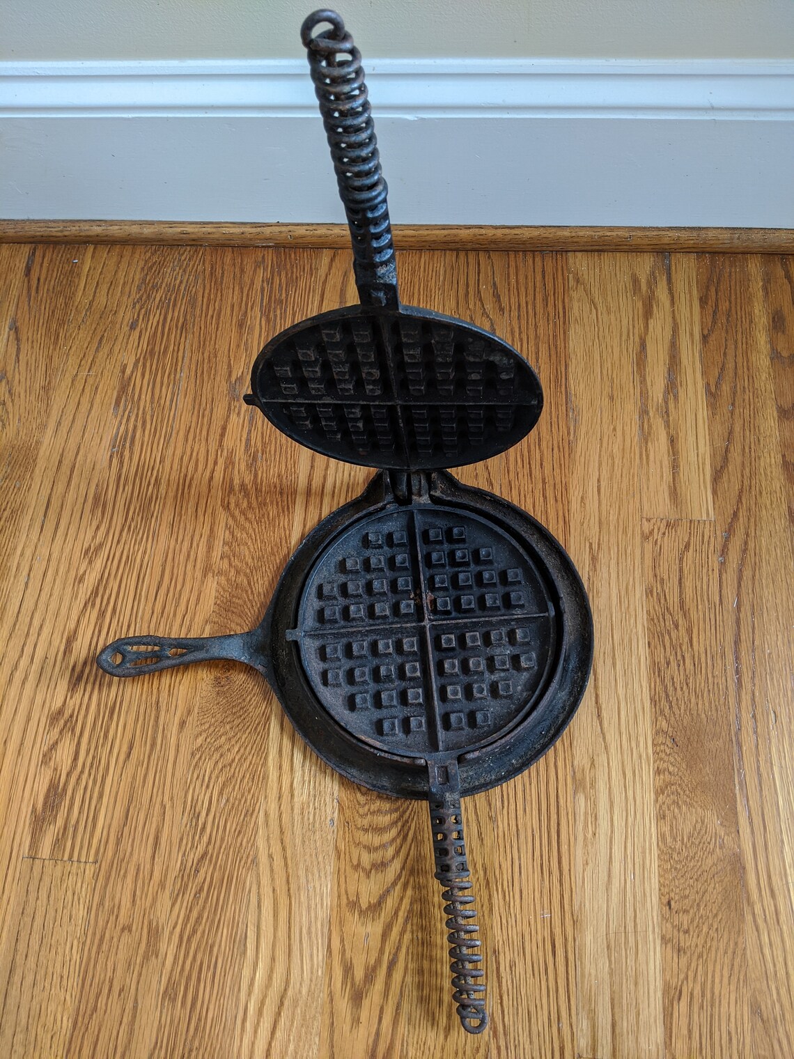 Vintage American Griswold No.8 Cast Iron Waffle Maker Etsy