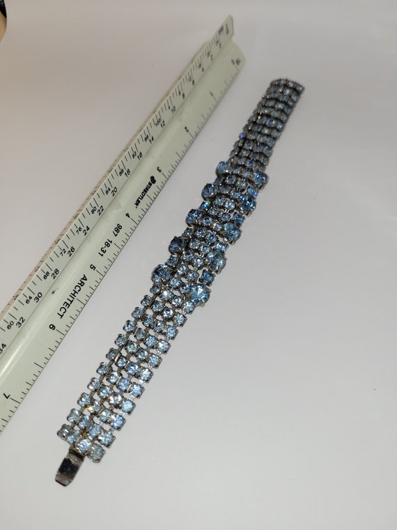 Blue rinestone bracelet