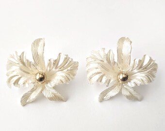 Pendientes vintage de lirio blanco: pendientes florales de esmalte