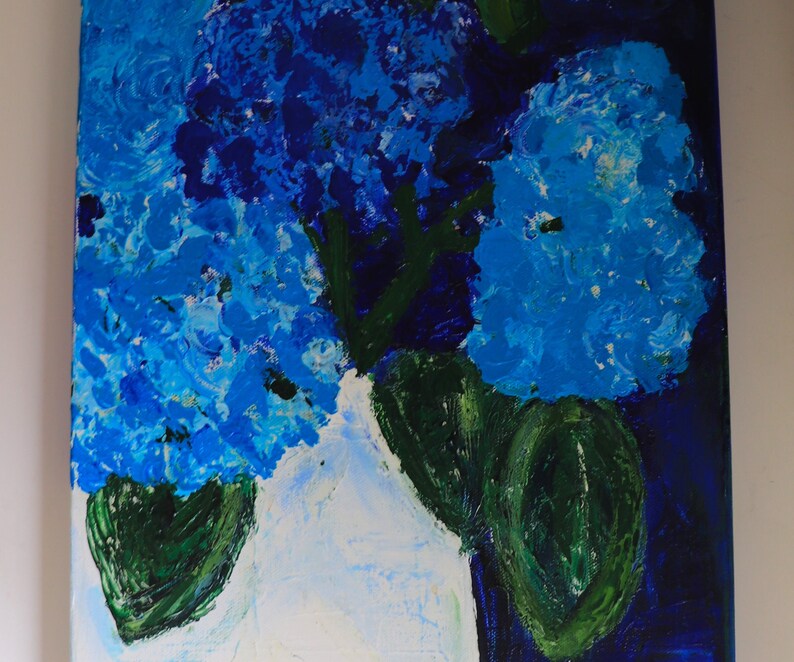 Hortensia en pleine floraison, 7 fleurs dans un vase blanc 30 x 61 cm, oeuvre d'art acrylique originale image 4