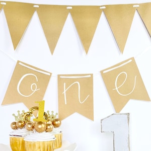 Banner ONE per il primo compleanno, bandierine minimaliste in cartoncino marrone, ghirlanda rustica per feste in stile boho, cartello per l'età del seggiolone, sfondo per servizio fotografico Cake Smash