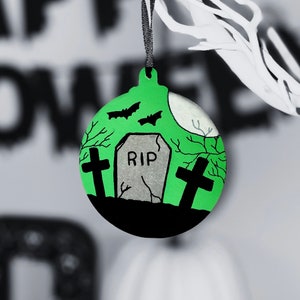 Tombstone Halloween Tree Decoration, Wood Hanging Tombstone Ornament, Green & Black Halloween Party Decoration, 8cm Spooky Halloween Bauble