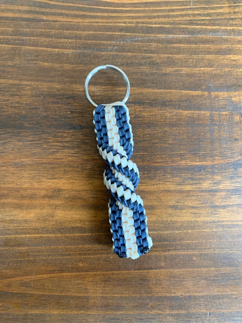 4-String Navy Blue /& Cream BrickTwist Paracord Keychain