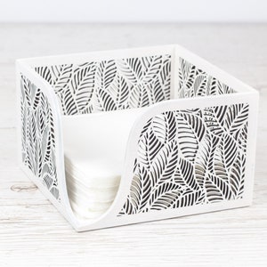 Porta tovaglioli in legno bianco con decoro floreale