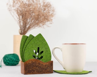 Felt Leaf Coasters Set – Green Drink Coasters with Wooden Holder – Eco-Friendly Home Decor