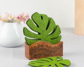 Felt Monstera Leaf Coasters Set – Tropical Drink Coasters with Wooden Holder – Eco-Friendly Decor