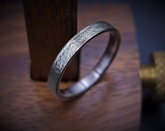 Anillo de compromiso minimalista, anillo de titanio pequeño, anillos de declaración, regalo para ella, anillo de apilado, anillo delicado, dama de honor, anillo de mujer