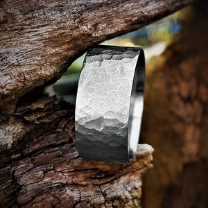 Faceted titanium ring - men&#39;s wedding ring - hammered texture - men&#39;s ring - gray rustic ring - a gift for him - matt ring