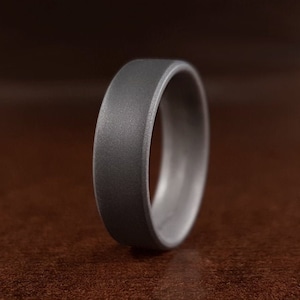 Matte grijze titanium ring, klassieke trouwring, eenvoudige trouwring, matte afwerking, heren trouwring, dames trouwring, titanium verlovingsring, herenring
