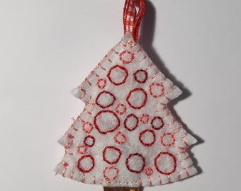Handmade Felt Christmas Tree Keychain: Festive Holiday Decoration