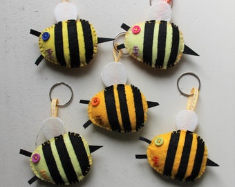 Bee Keychain Key ring Bumble bee Gift idea Felt handmade insect Yellow Bag charm Party favours Patchyz