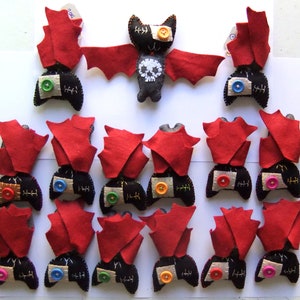 Bat Keychain Key ring handmade Gift idea Felt key chain animal Halloween Skull bat Party favours Bag charms Patchyz