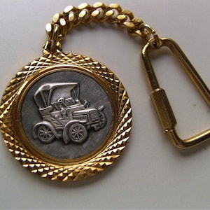 Old car - Vintage keyring
