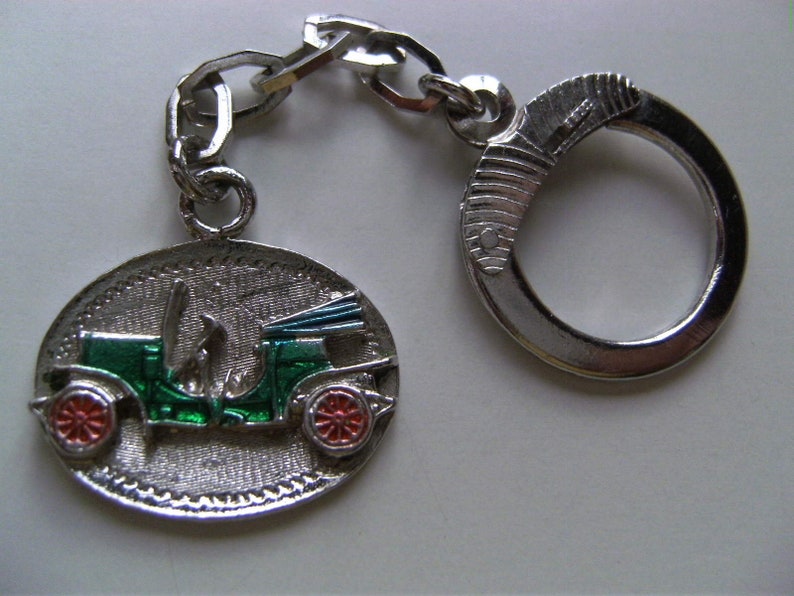 Old car small and old keyring keychains image 1