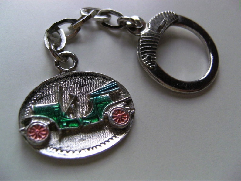 Old car small and old keyring keychains image 3