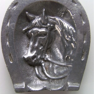 Ferro di cavallo alluminio vintage butterata dimensioni posacenere 4 in