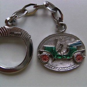 Old car small and old keyring keychains image 7