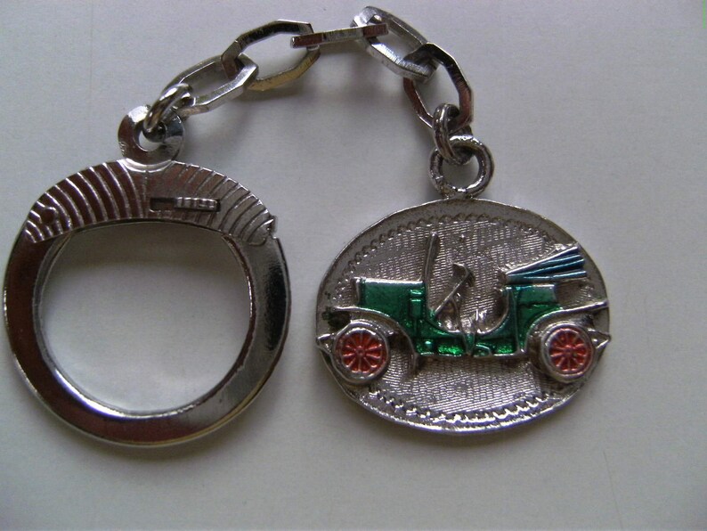 Old car small and old keyring keychains image 7