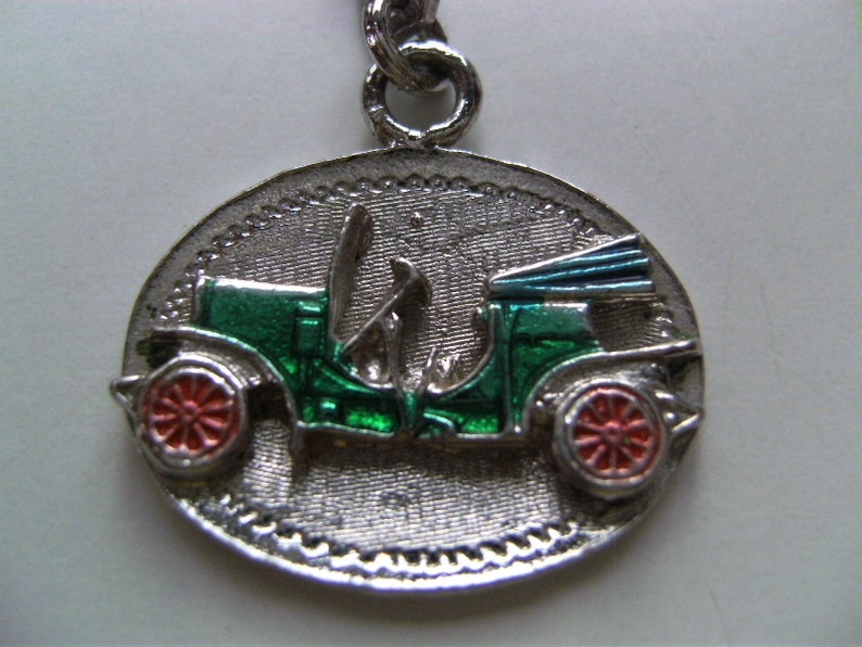 Old car small and old keyring keychains image 6