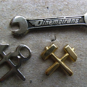 Tools - Vintage pin badges Lot of 3