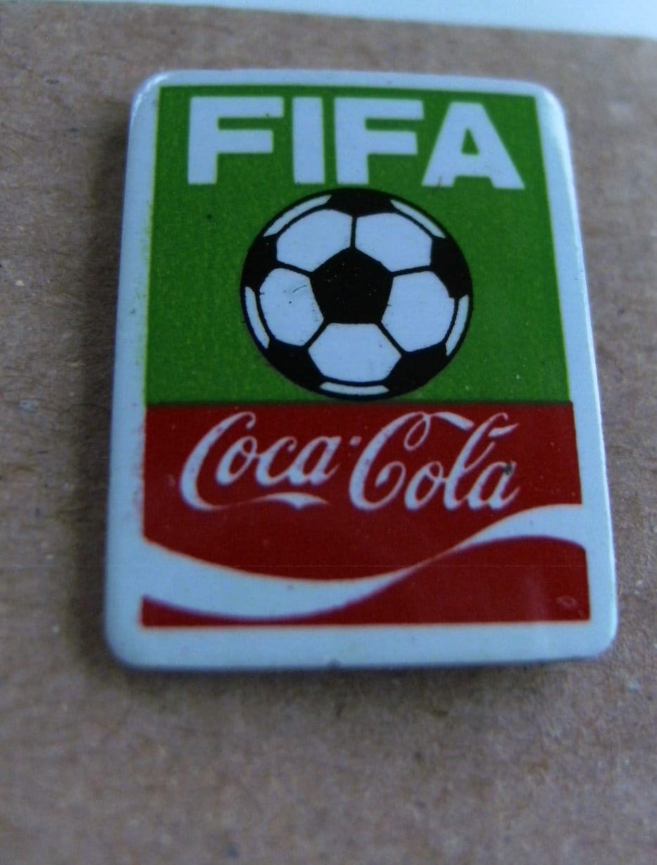 Pin's de la Coupe du monde de football 1998 ~ Stadium City ~ Nantes ~ Sponsor ~ Coca Cola ~ Coke - France