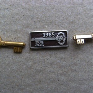 Keys - Vintage pin badges lot of 3