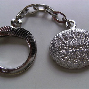 Old car small and old keyring keychains image 4