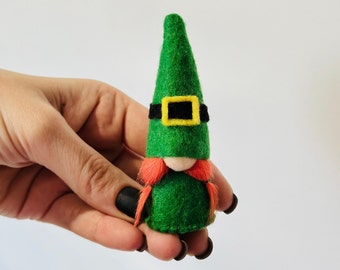Lucky Irish Gnome Girl: Handmade Felt St. Patrick&#39;s Day Decor
