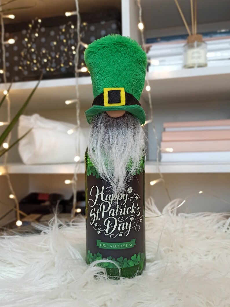 St Patricks Gnome Bottle Topper, St Patricks Party Decoration Brown-White