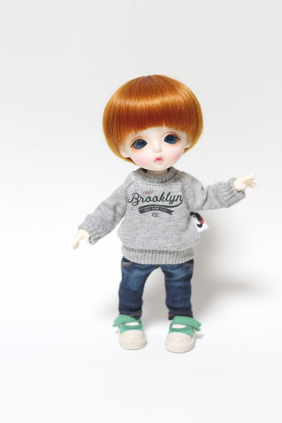lati yellow clothes