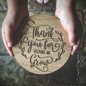 Merci de m’aider à grandir | Décoration de disque en bois - Merci cadeau | | d’aide à la maternelle de l’école d’enseignants Fin de l’école