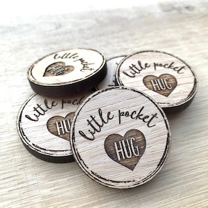 Pocket Hug Token Little - Pack aus 3, 5, 10, 20, 30 Holz Eiche Lockdown Geschenk Familie Freund Liebe Schule Kinderzimmer Isolation Stay Home Bär