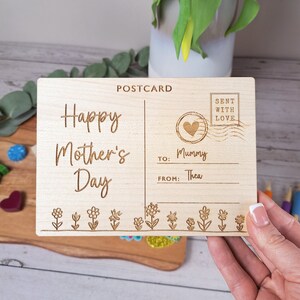 Personalisierte Holzpostkarte | Blumen Motiv Muttertag