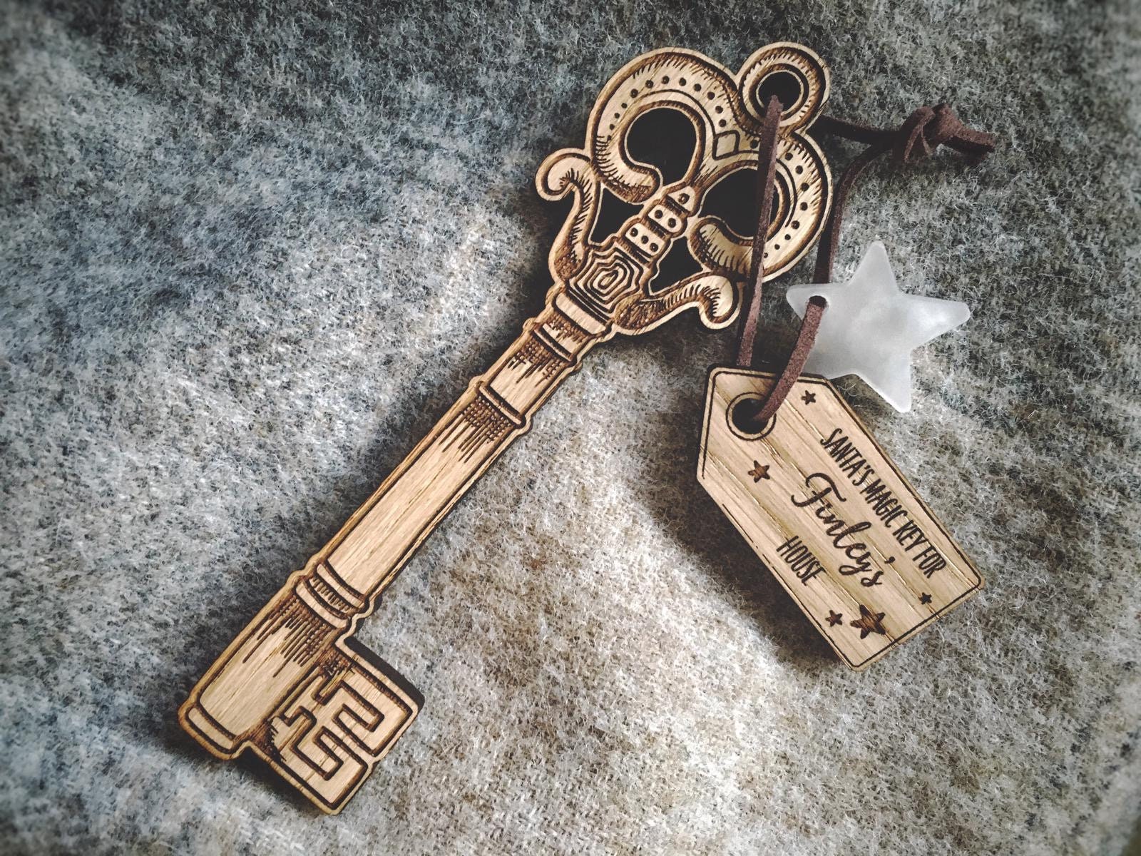 Santa's Magic Key - Oak Wood Engraved for the Kids on Christmas Eve - Love  by Laser