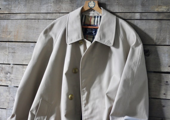NEVER USED beige raincoat Burberry French vintage