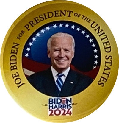 Set Di 8 Spille Joe Biden 2024 – 'Rieleggere Joe Biden' Metallo 2,25''