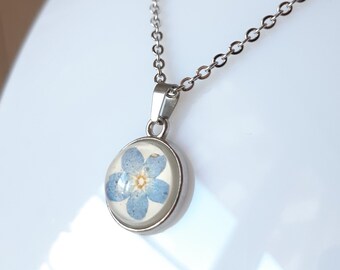 flower pendant, blue pendant, forget me not pendant, something blue, pressed flower pendant, gift for her, flower jewelry, dainty pendant