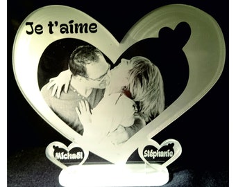 Cadeau saint valentin , mariage , baptême , amour  gravure photos texte au choix