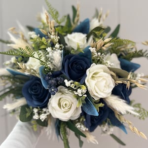 Navy blue and white bridal bouquet, Navy blue and white wedding flowers, Boho wedding bouquet, Pampas grass, Navy blue roses, Dried oats