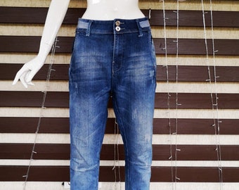 1990-tals blekta blå vintage-denimjeans med hög midja, slitna hippiebyxor, hipster, western, cowgirl, vild, casual, sommar, festival, storlek M/L