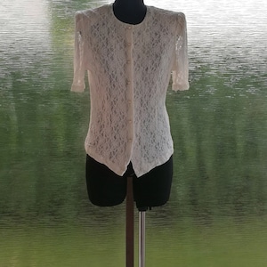 Vintage 1990s Martinelli White Blouse Jacket Lace Teacher Secretary Pearl Button up Short Sleeves Elegant Fitting Slim Fit Shirt Size Medium