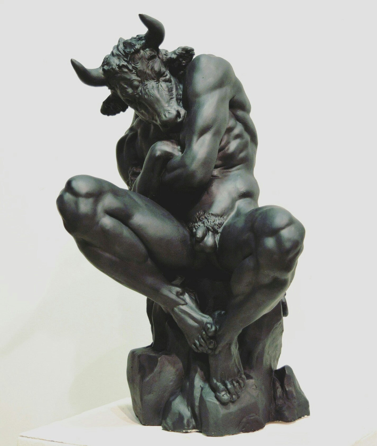 минотавр скульптуры. минотавр древняя греция. пабло пикассо бык скульптура. антуан луи бари кентавр и лапиф. минотавр скульптуры.