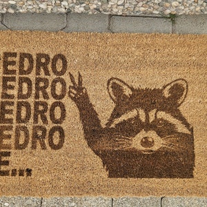 Pedro the Raccoon Raccoon. Coconut doormat with motif. Petro