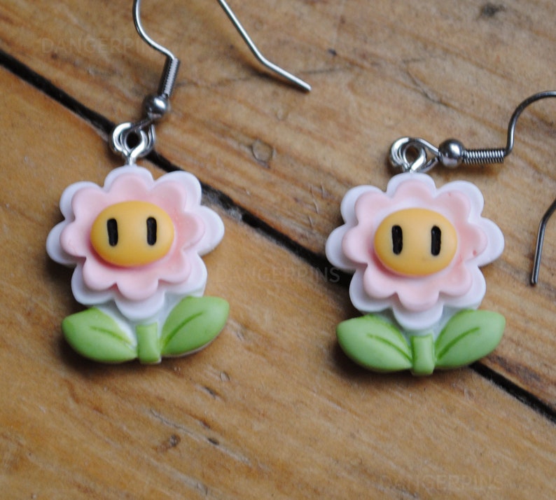 Staring Flowers earrings cute kawaii