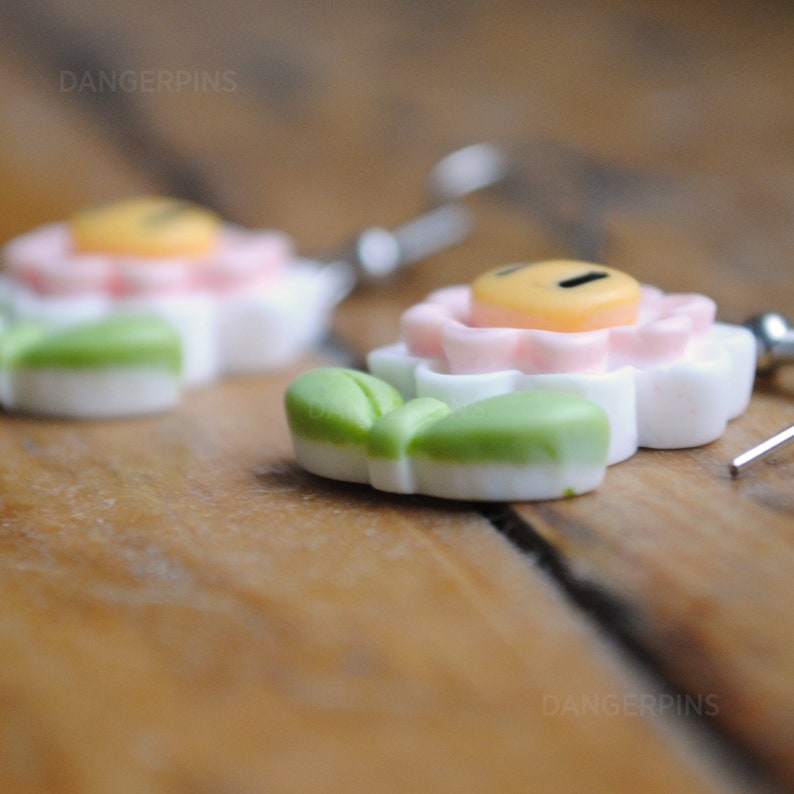 Staring Flowers earrings cute kawaii