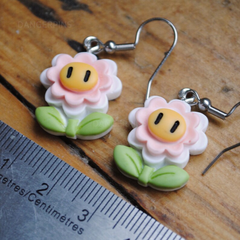 Staring Flowers earrings cute kawaii
