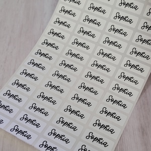 Autocollants nominatifs imperméables de petite taille de couleur blanche, étiquettes de garderie, étiquettes d'école, étiquettes de camp d'enfants, autocollants personnalisés