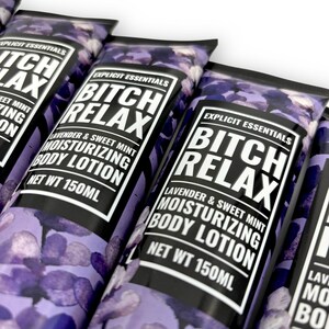 Może przedstawiać: Trzy fioletowe i czarne tubki z balsamem do ciała z nadrukiem "Explicit Essentials Bitch Relax Lavender & Sweet Mint Moisturizing Body Lotion Net Wt 150ml" na przodzie.